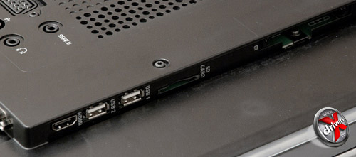 Разъемы Philips 42PFL7606: HDMI, два USB, слот для карты памяти, CI+
