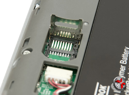 Слот для карты памяти microSD в PocketBook IQ 701