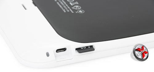 Разъемы microUSB и microSD на PocketBook A7