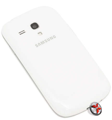 Samsung Galaxy S III mini. Вид сзади