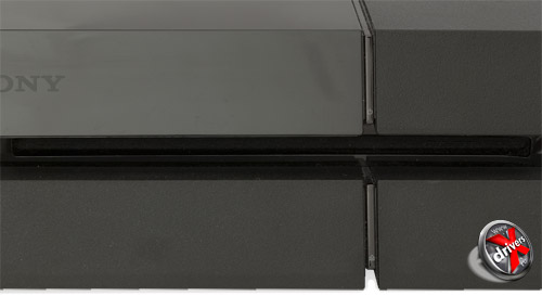 Кнопки включения и извлечения диска на Sony PlayStation 4