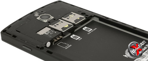Разъемы для microSIM-карт и карты microSD на Highscreen Boost 2 SE