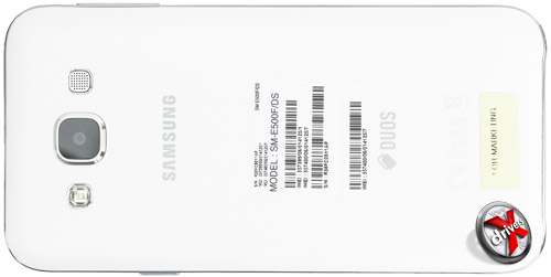 Samsung Galaxy E5. Вид сзади