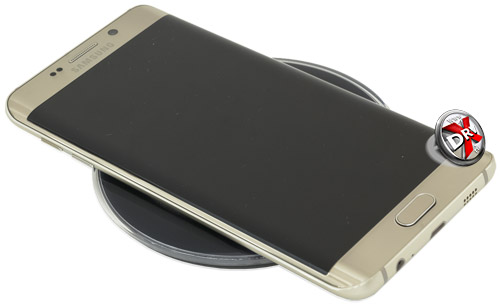 Samsung Galaxy S6 edge+ на беспроводной зарядке