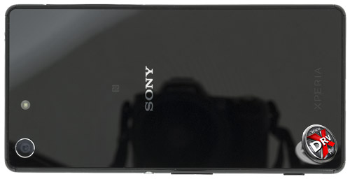 Sony Xperia M5. Вид сзади