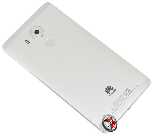 Huawei Mate 8. Вид сзади