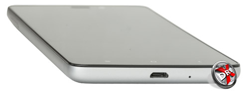 Нижний торец Xiaomi Redmi 3S