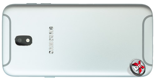 C тыла Samsung Galaxy J5 (2017) смотрится круче