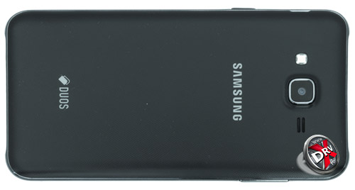 Samsung Galaxy J7 Neo. Вид сзади