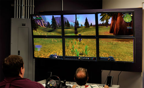 World of Warcraft, запущенная на шести 30-дюймовых мониторах