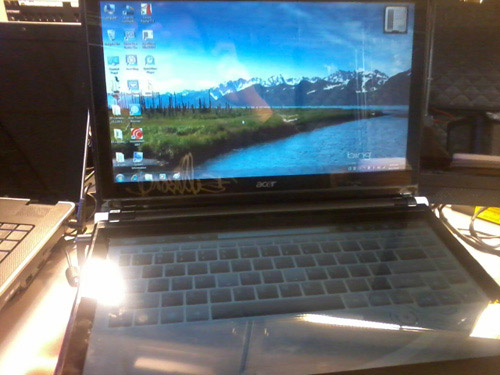 Ноутбук Acer с двумя экранами. Рис. 1.