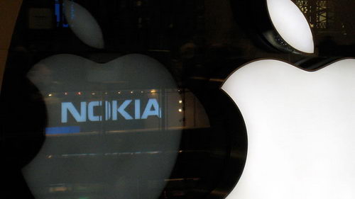 Nokia    Apple