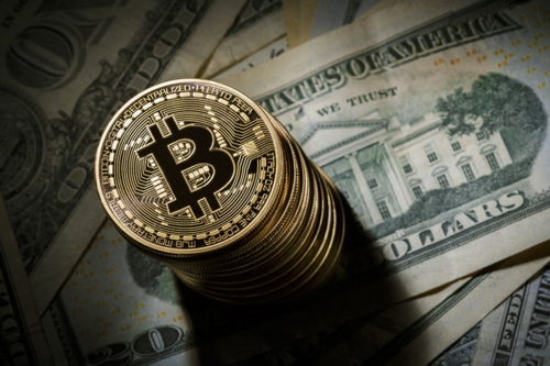 Bitcoin на фоне доллара